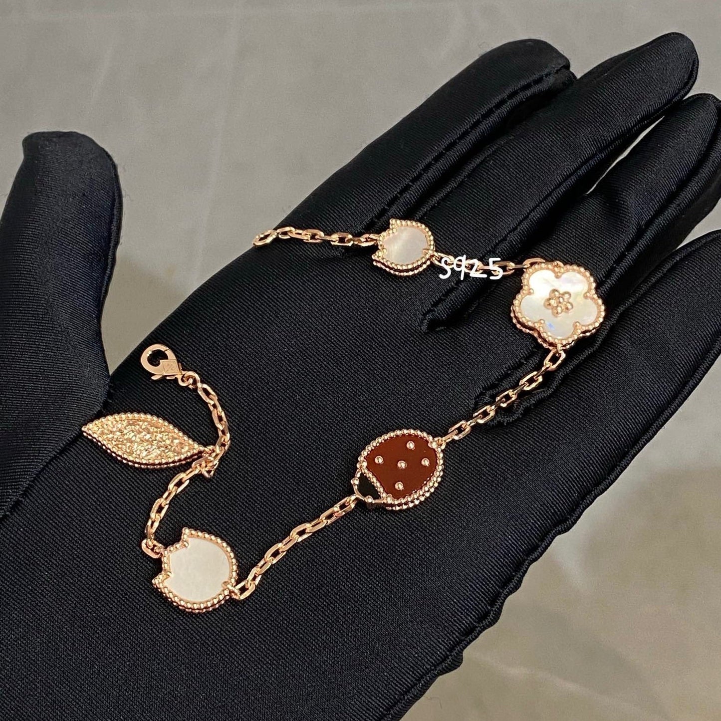 Lume Jewelry ラッキー スプリング 5モチーフ ブレスレット