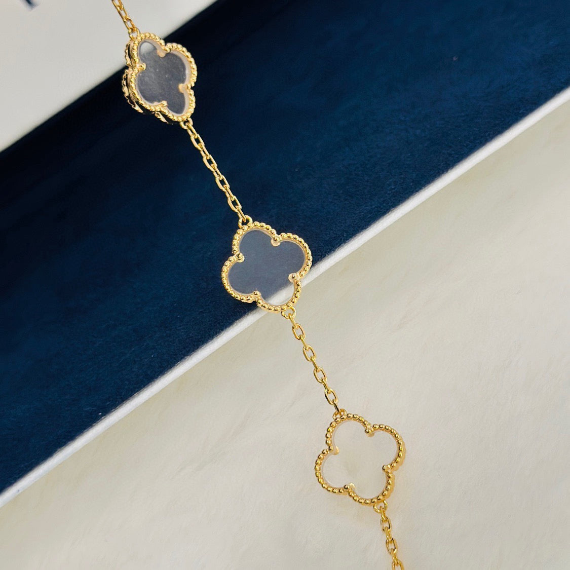 [Lume Jewelry]新しい CLOVER 5 MOTIF ロッククリスタルブレスレット