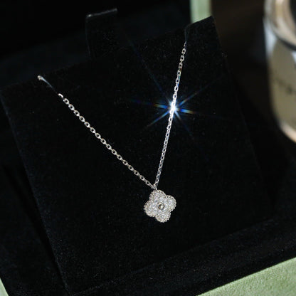 Lume Jewelry CLOVER MINI 9.5MM PENDANT DIAMOND NECKLACE