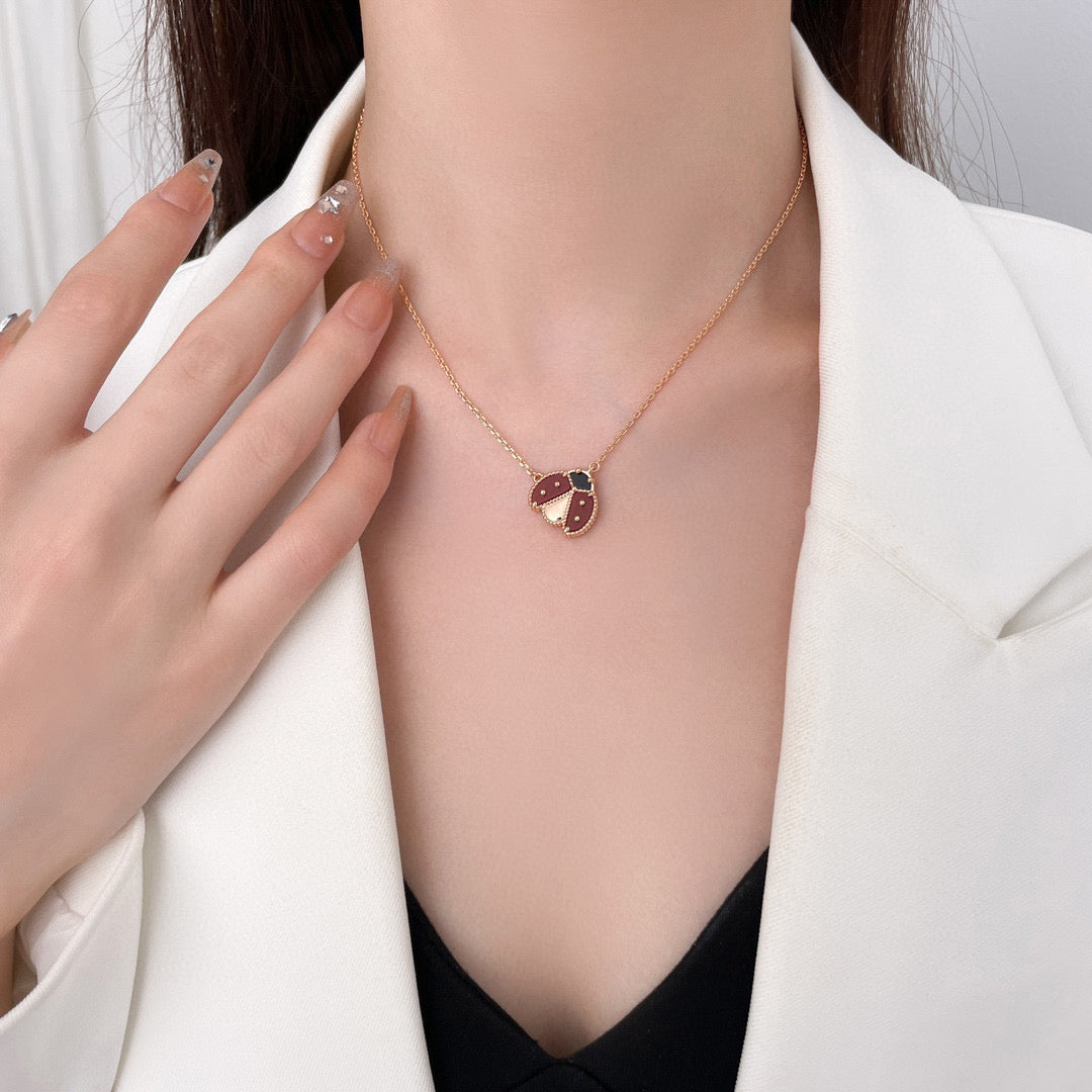 Lume Jewelry 「LUCKY カーネリアン てんとう虫ネックレス」