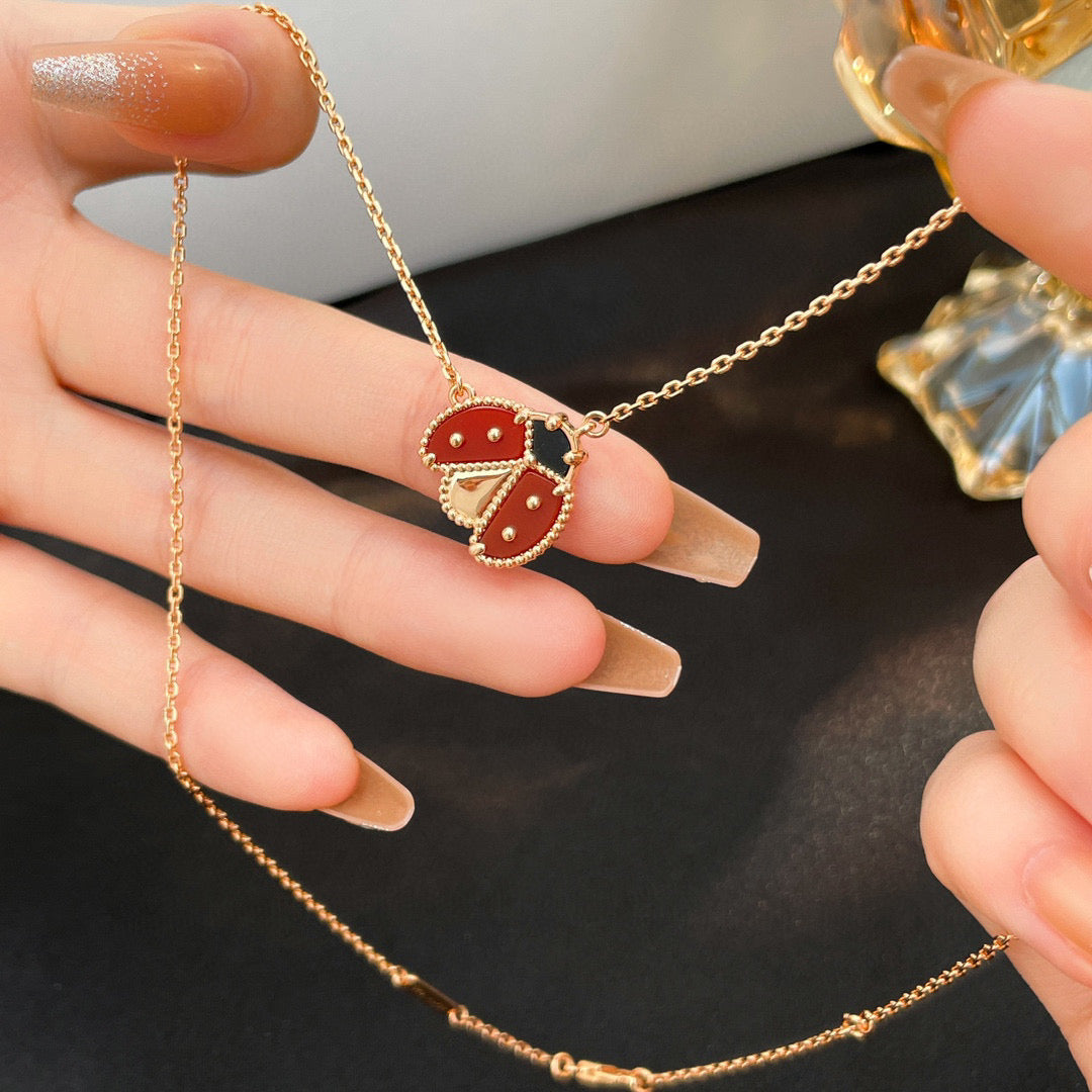 Lume Jewelry 「LUCKY カーネリアン てんとう虫ネックレス」