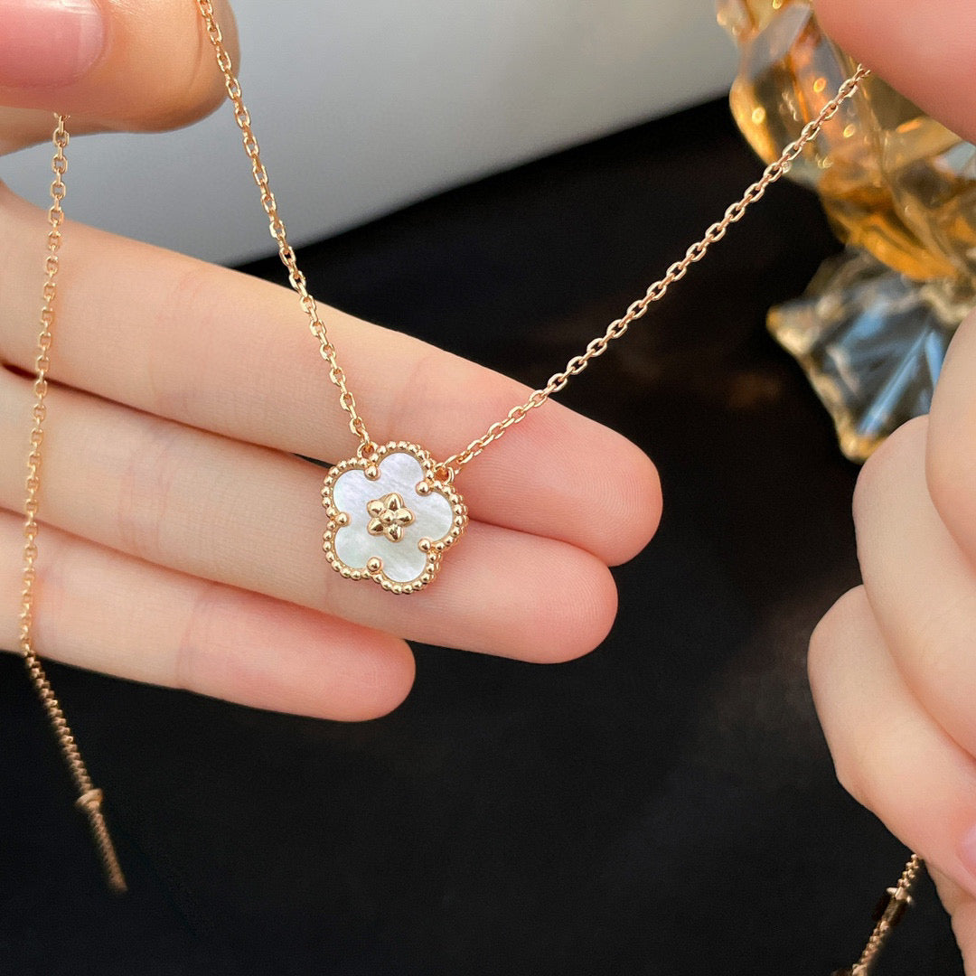 Lume Jewelry「LUCKY」ホワイトMOP梅の花ネックレス