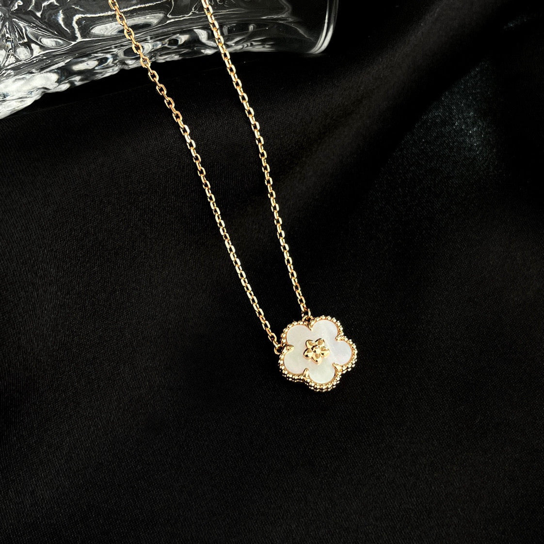 Lume Jewelry「LUCKY」ホワイトMOP梅の花ネックレス