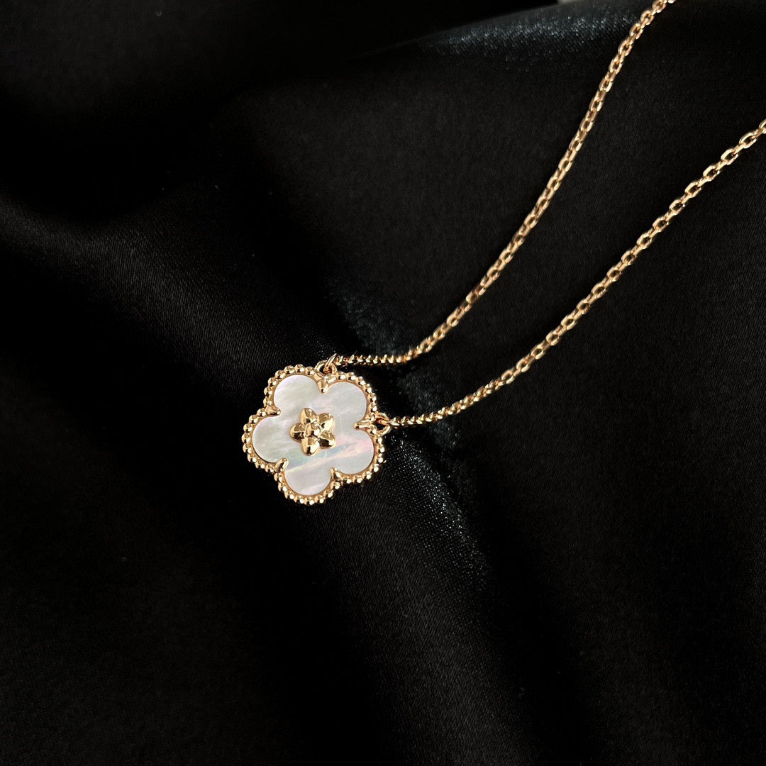 Lume Jewelry「LUCKY」ホワイトMOP梅の花ネックレス