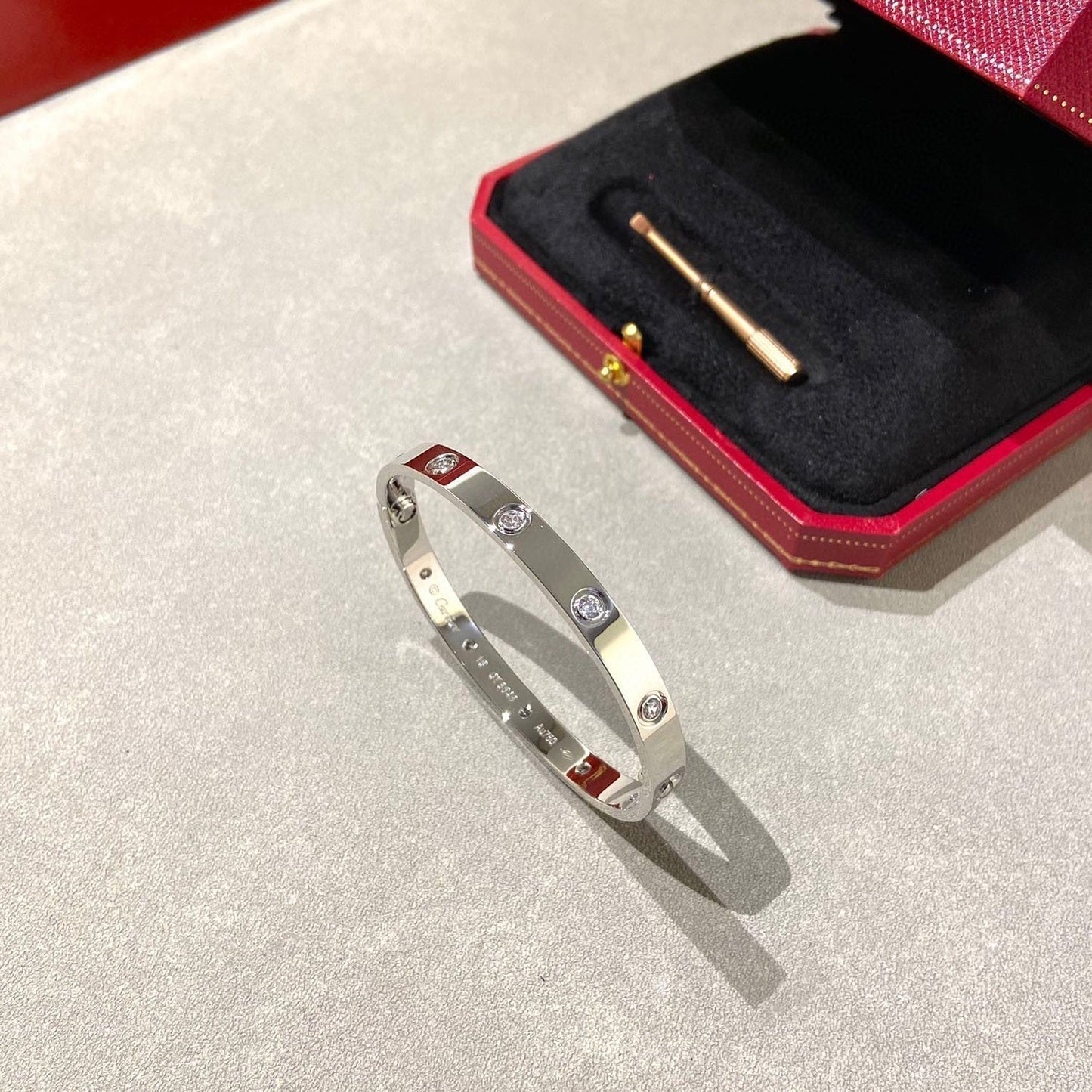Lume Jewelry『LOVE BRACELET 6.1MM 10 DIAMONDS』