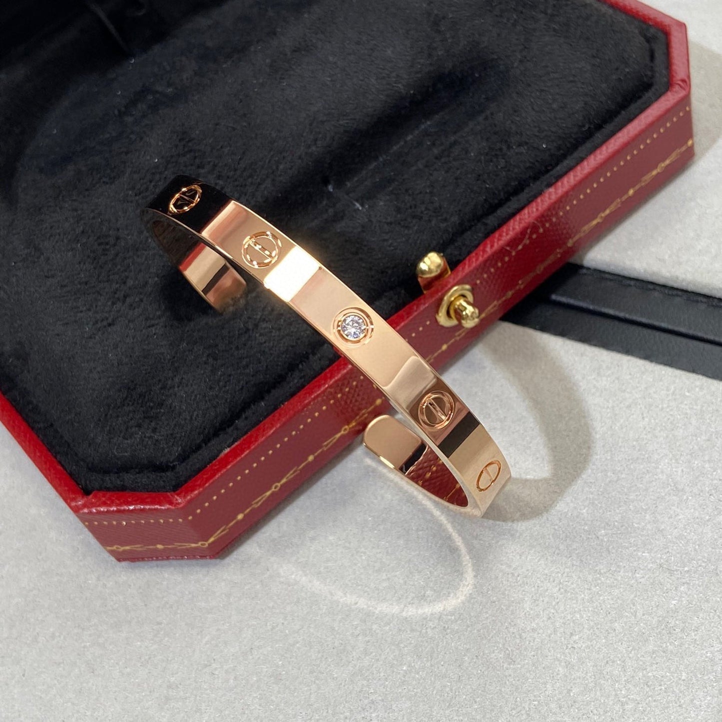 Lume Jewelry 「LOVE BRACELET」6.1MM 1ダイヤモンド オープンカフ