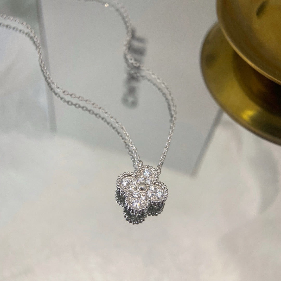 ®Lume Jewelry®クローバー15MMダイヤモンドシングルフラワーネックレス