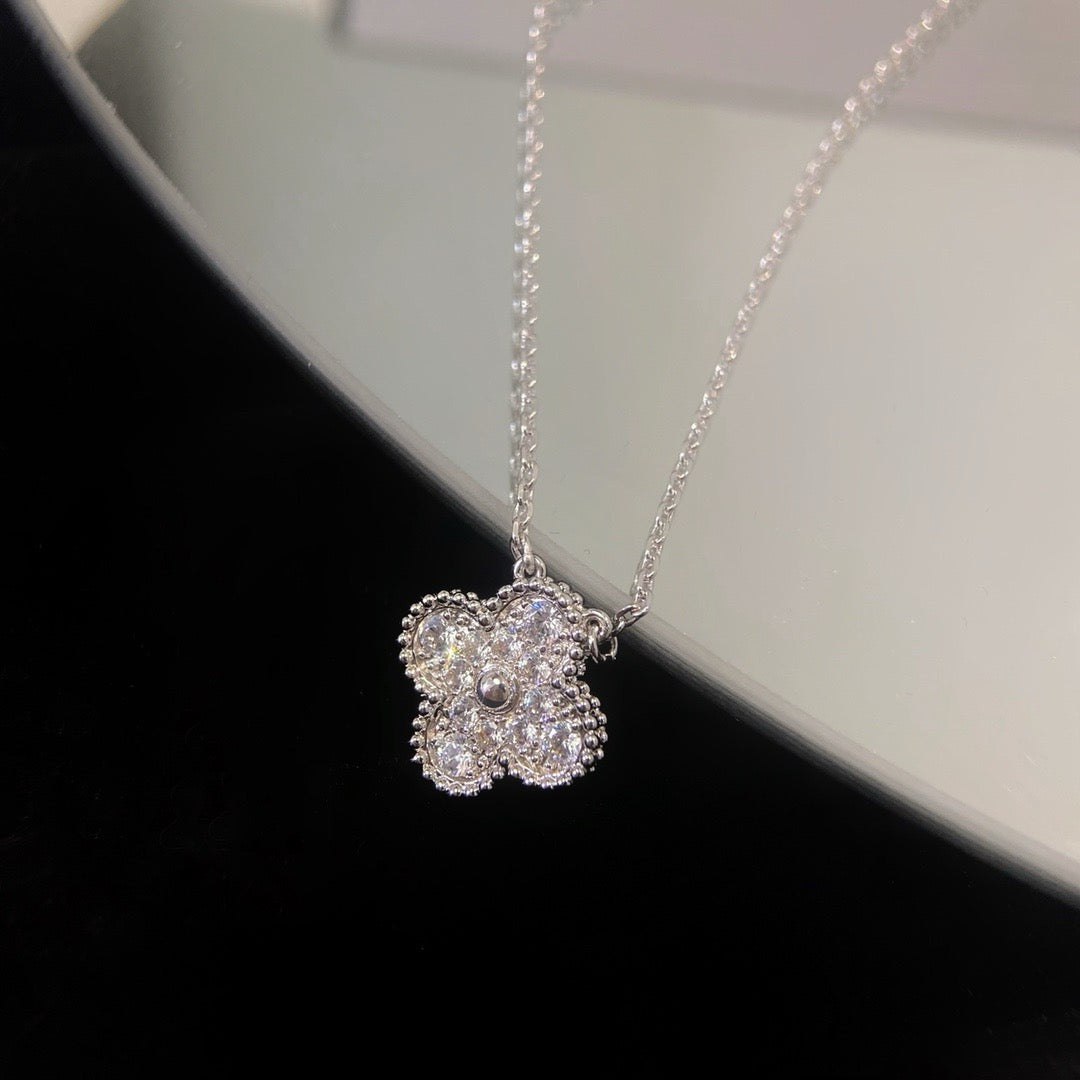 ®Lume Jewelry®クローバー15MMダイヤモンドシングルフラワーネックレス