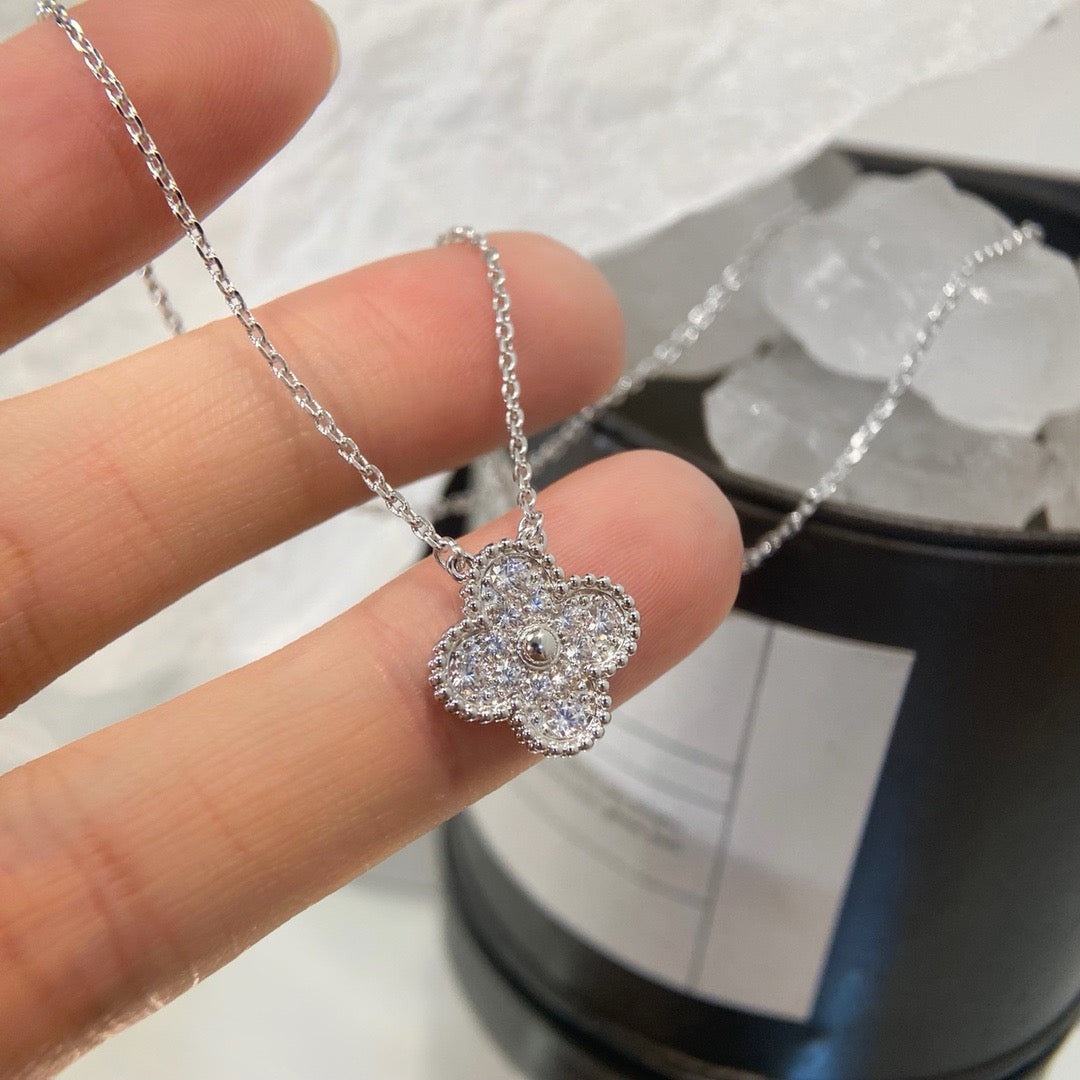 ®Lume Jewelry®クローバー15MMダイヤモンドシングルフラワーネックレス