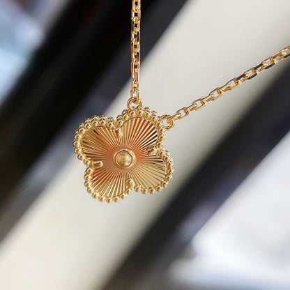 Lume Jewelry CLOVER 15MM レーザーネックレス