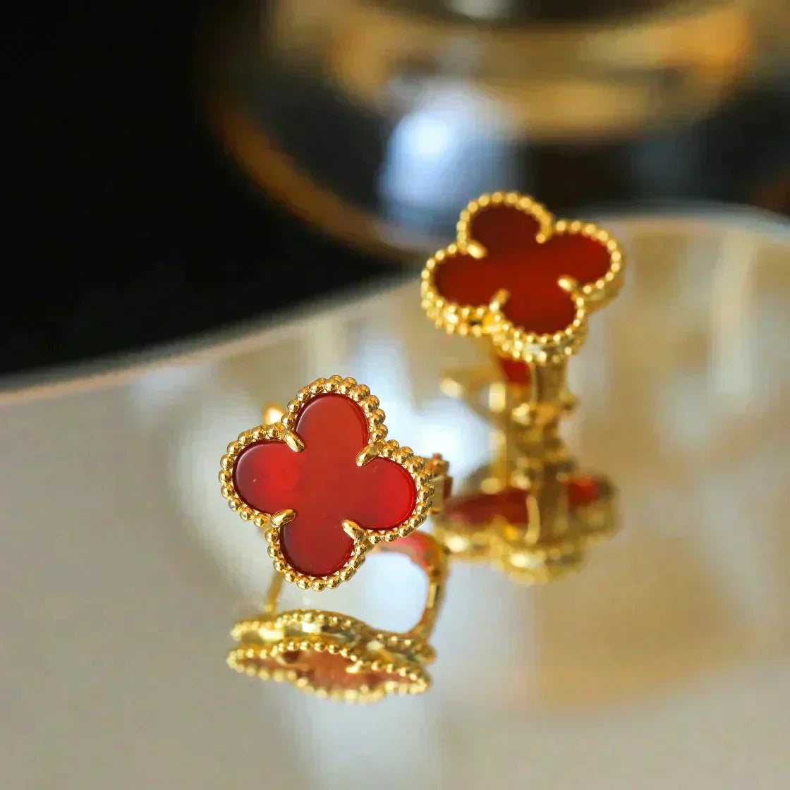 Lume Jewelry「クローバーミディアム 1モチーフ カーネリアン イヤリング」