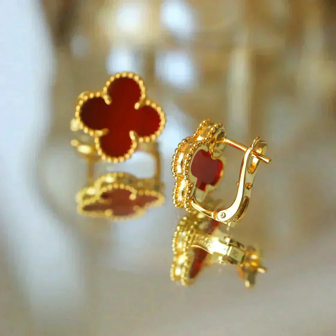 Lume Jewelry「クローバーミディアム 1モチーフ カーネリアン イヤリング」