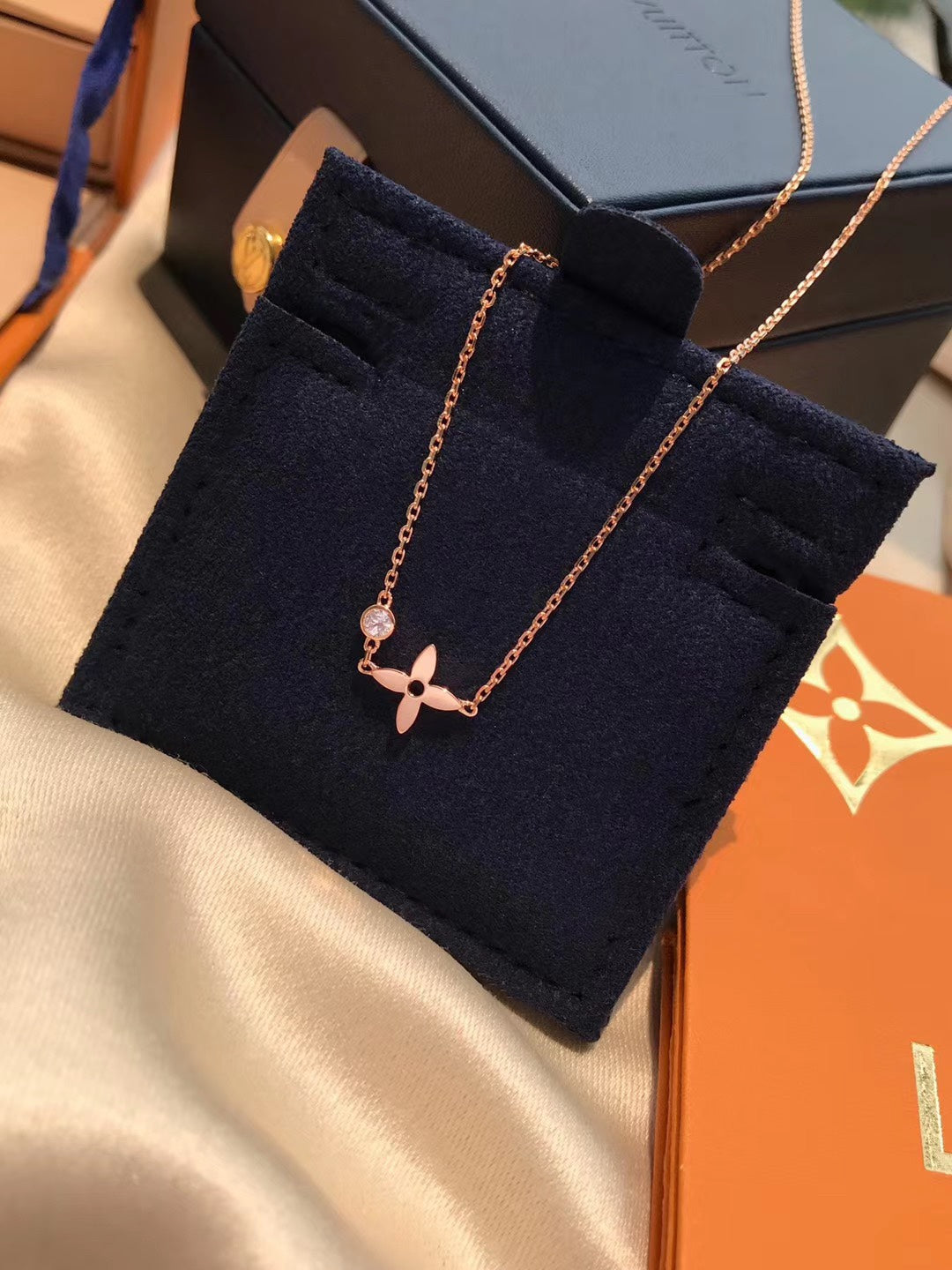 Lume Jewelry『BLOSSOM PENDANT PINK GOLD AND DIAMOND』