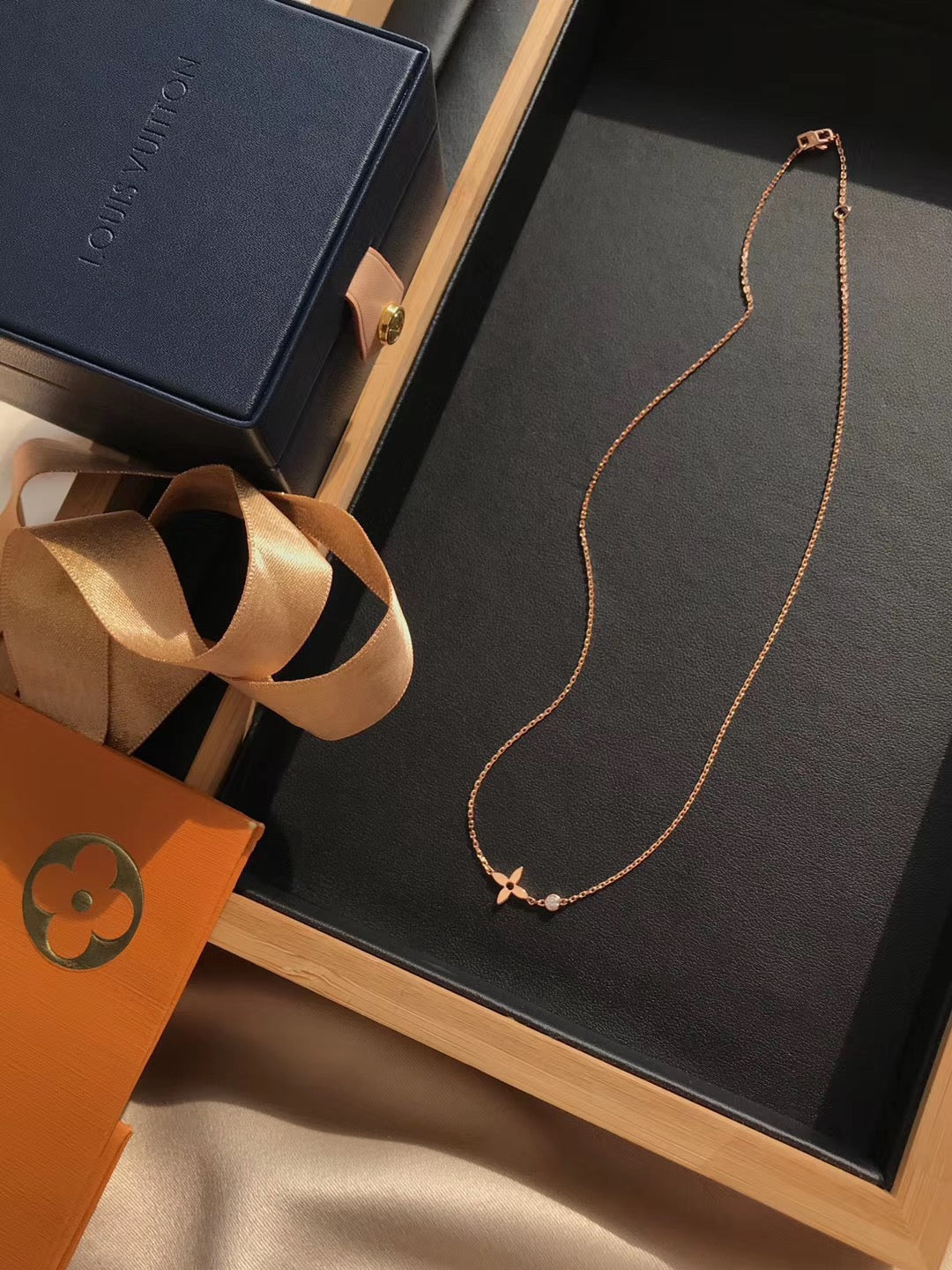 Lume Jewelry『BLOSSOM PENDANT PINK GOLD AND DIAMOND』