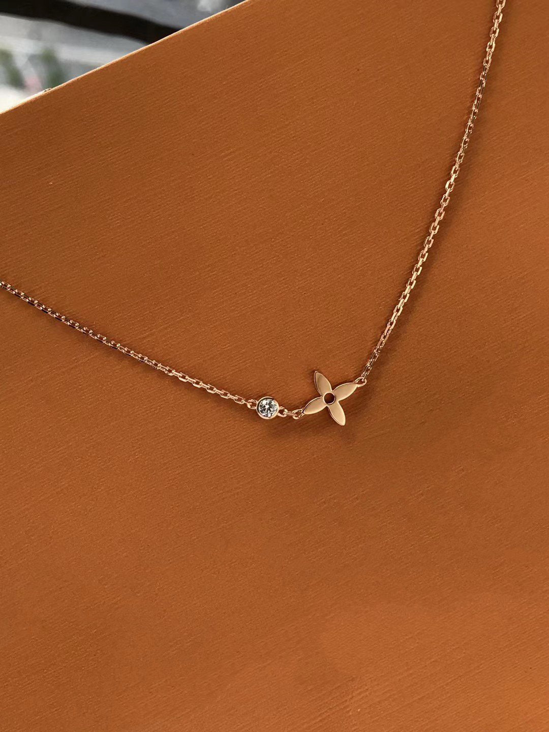 Lume Jewelry『BLOSSOM PENDANT PINK GOLD AND DIAMOND』