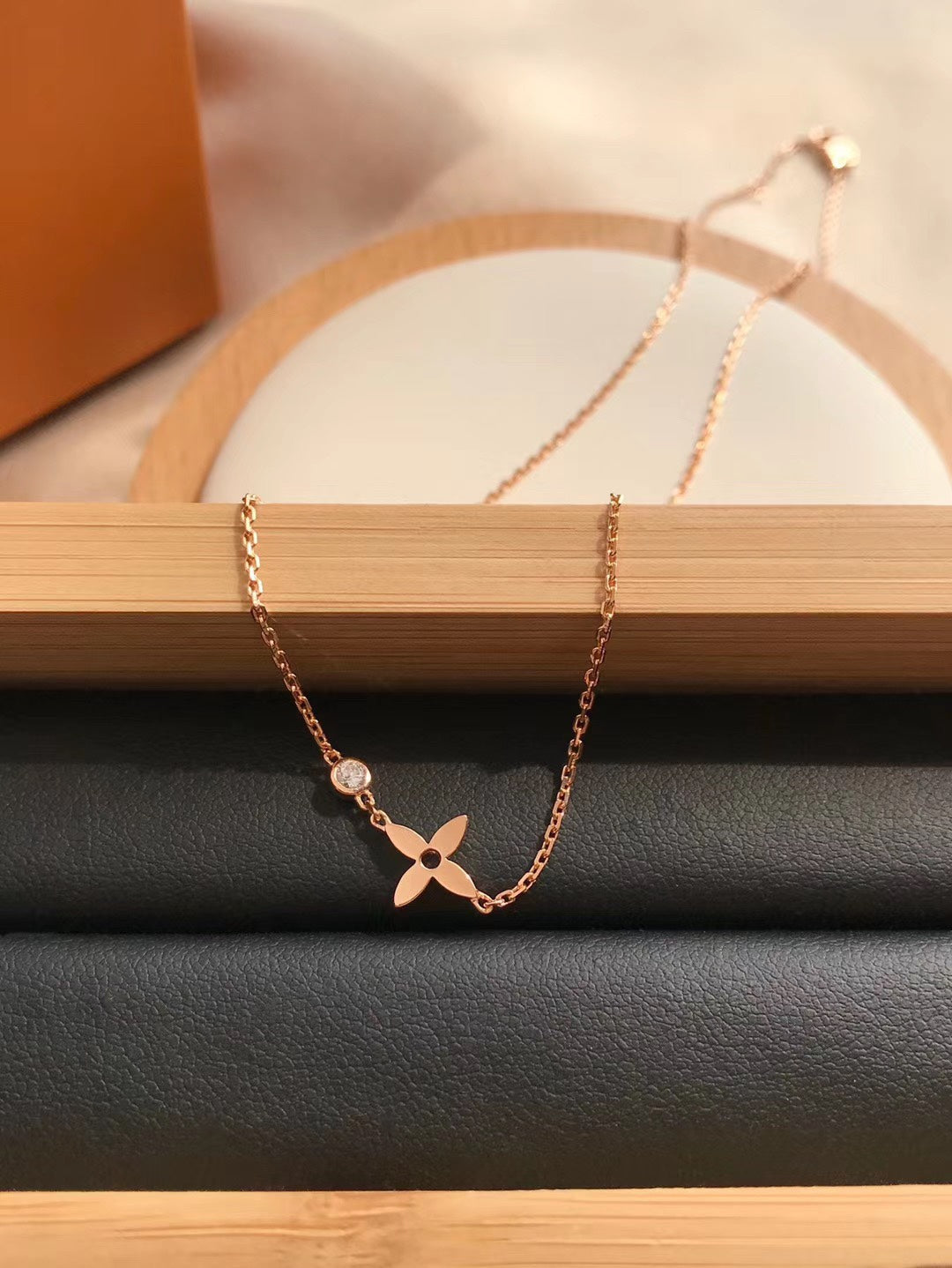 Lume Jewelry『BLOSSOM PENDANT PINK GOLD AND DIAMOND』