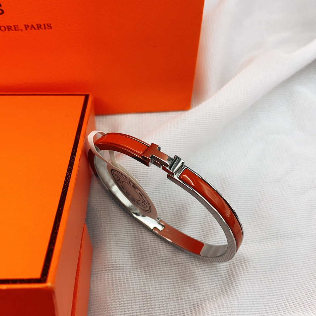 「ルームジュエリー」クラシック HM クリック レッド 8MM エナメルブレスレット