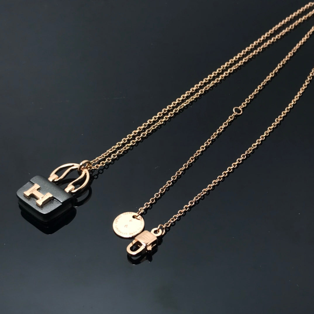「ルームジュエリー」ウィメンズ HM アミュレット コンスタンス ペンダントネックレス