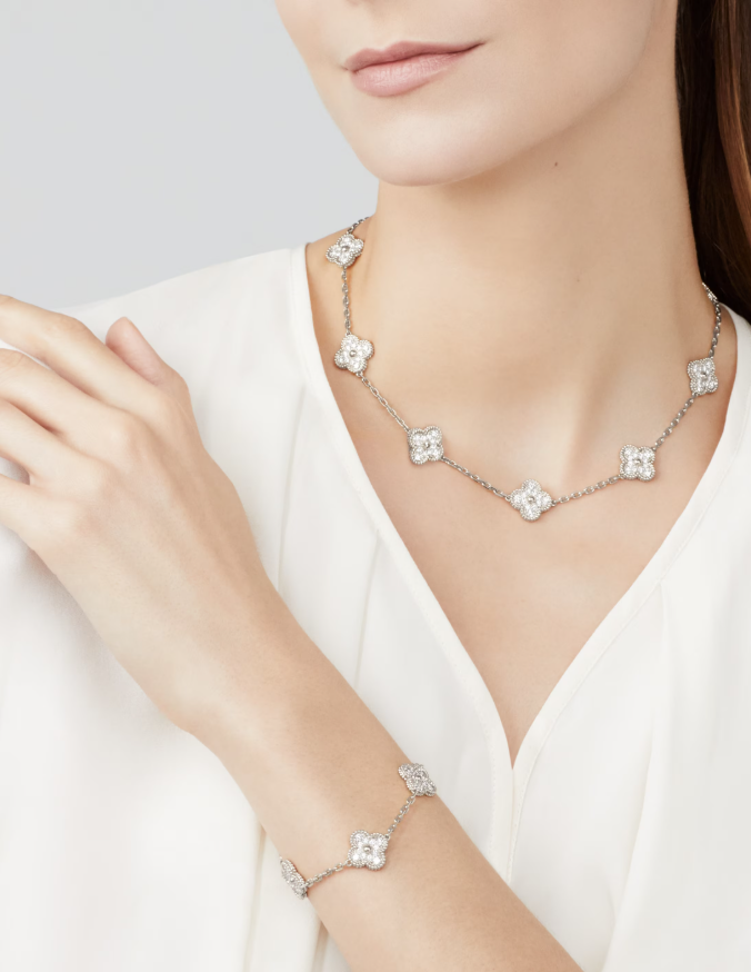 [「Lume Jewelry」]クローバー 10モチーフ フルダイヤモンドネックレス