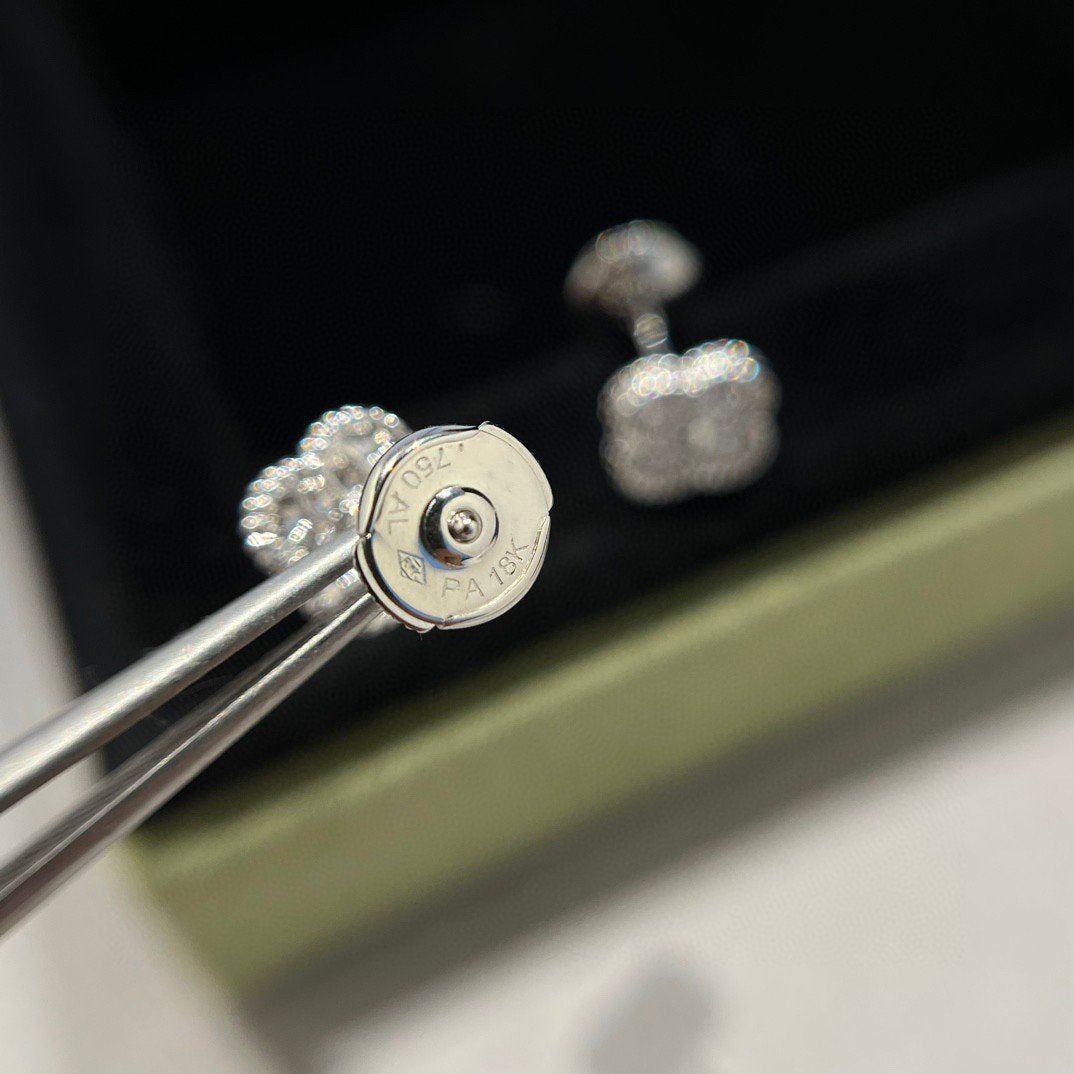 Lume Jewelry クローバーミニダイヤモンドスタッドピアス