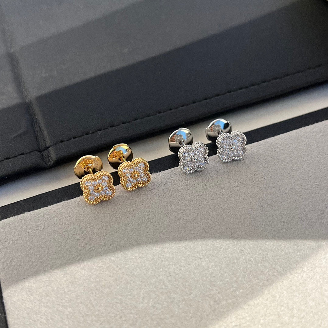 Lume Jewelry クローバーミニダイヤモンドスタッドピアス