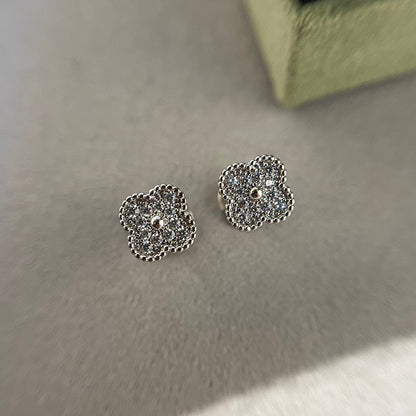 Lume Jewelry クローバーミニダイヤモンドスタッドピアス